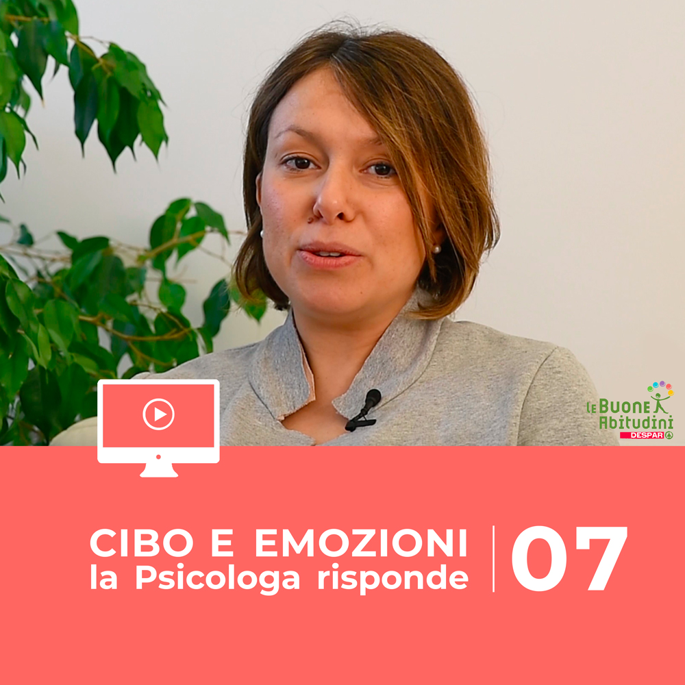 Come comportarsi se un bambino fatica a stare seduto a tavola?
