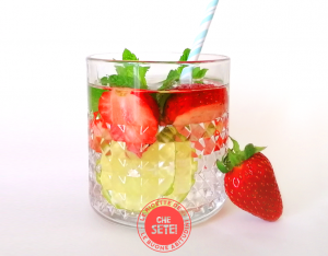 Acqua aromatizzata fragole, lime e menta