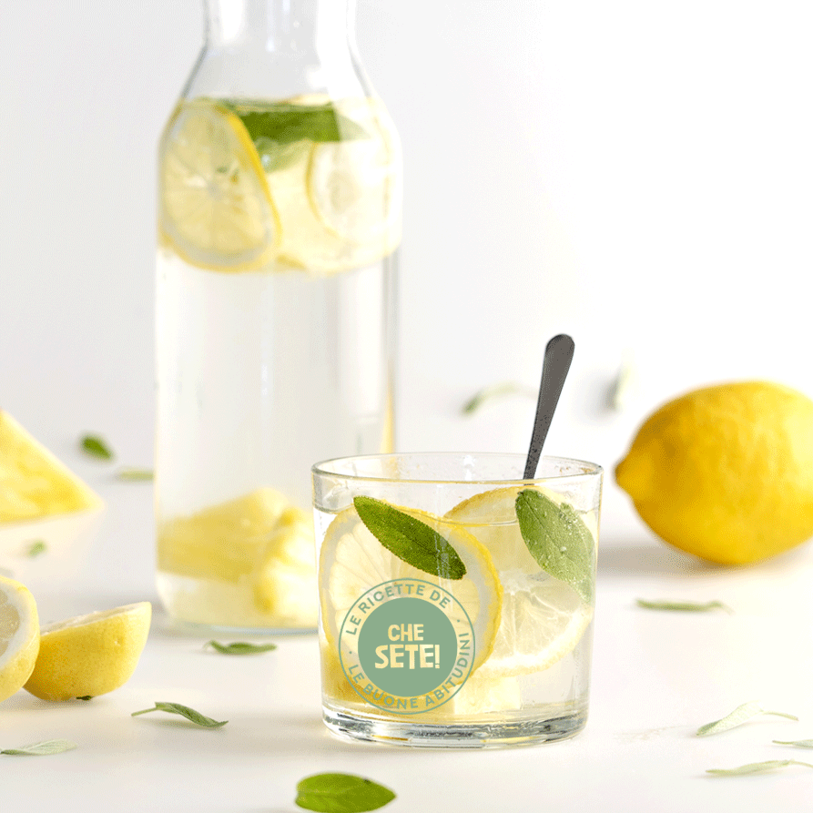 Acqua aromatizzata ananas, limone e salvia